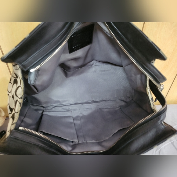 Coach Legacy Signature Chelsea with Hobo International Wristlet/Wallet Damaged - Picture 5 of 16